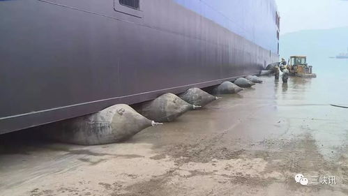 多圖曝光143米“河牛”下水，場面霸氣！船舶上排下水氣囊顯神威